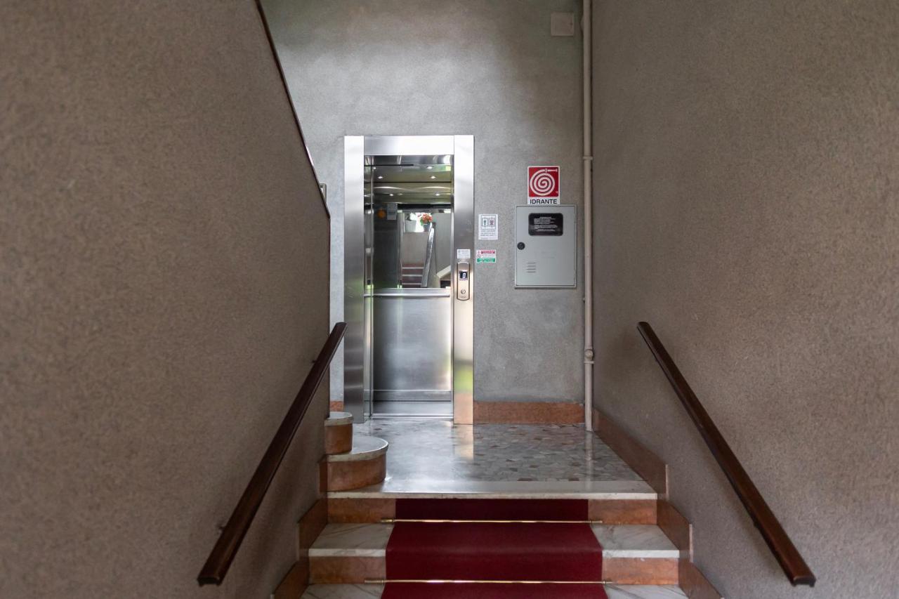 Ferienwohnung Elegante Bilocale In De Angeli - Piazzale Siena Mailand Exterior foto